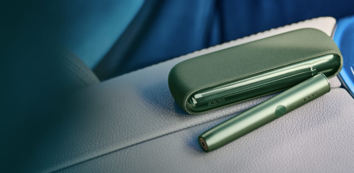 מחזיק ומטען נייד של מכשיר IQOS ILUMA בצבע ירוק