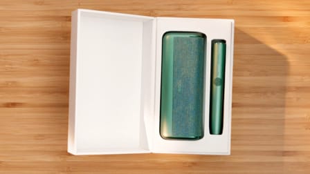 מחזיק ומטען נייד של IQOS ILUMA PRIME בקופסה