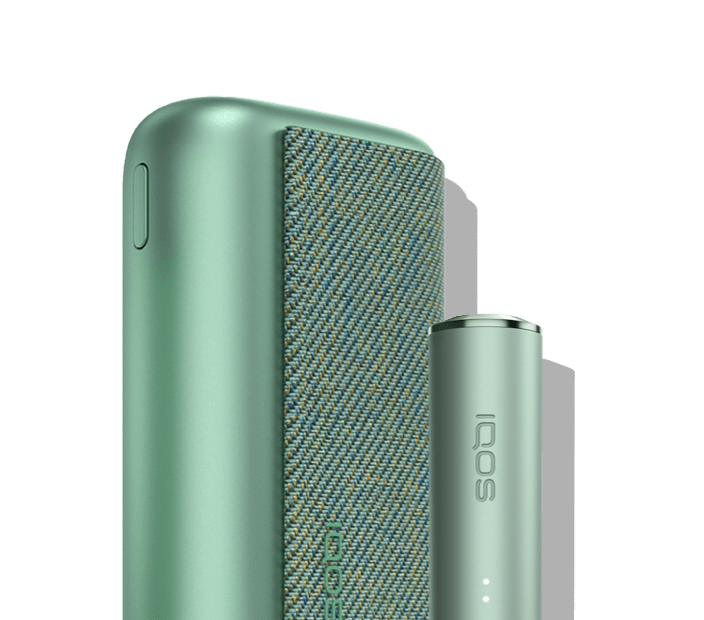 מחזיק ומטען נייד של IQOS ILUMA PRIME בצבע ירוק.
