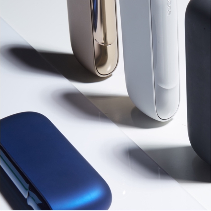 Brilliant gold, white, black and stellar blue IQOS 3 DUO chargers lined up 